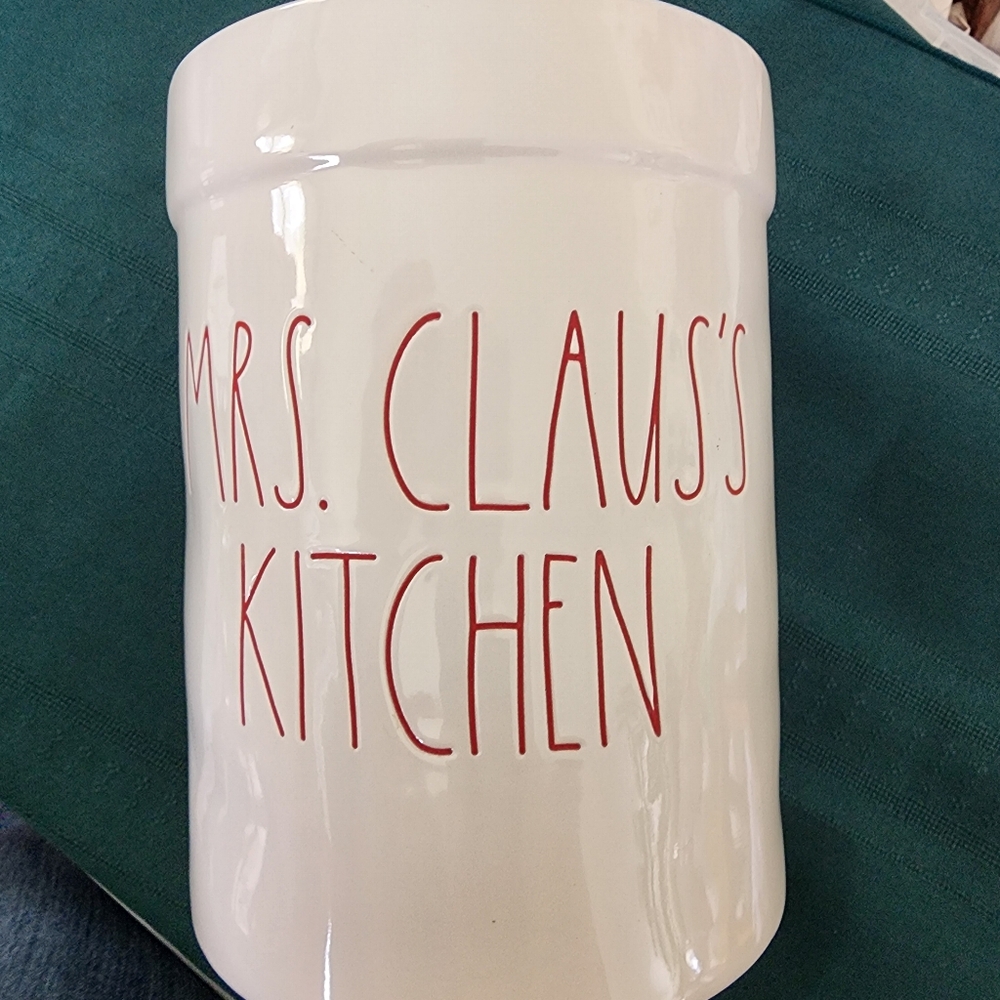 Rae dunn crock